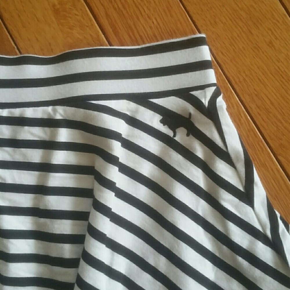 Skirt - Picture 2 of 3